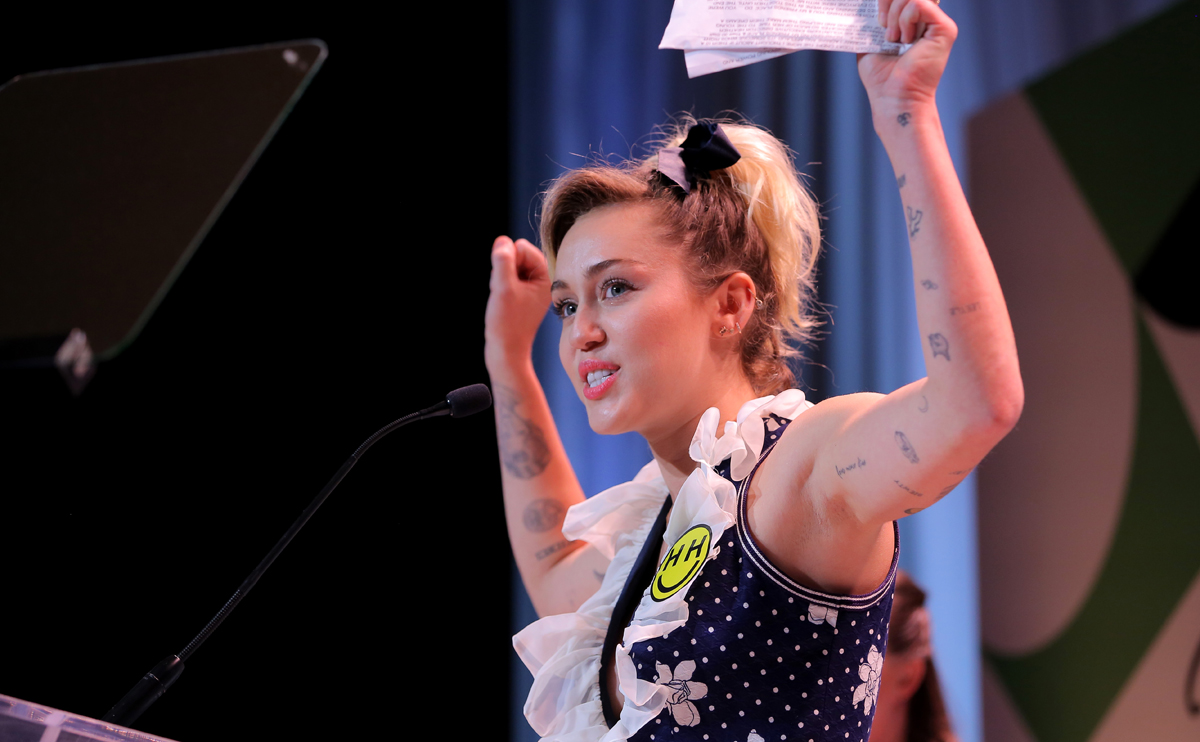 Miley höll ett tal om att du inte är ensam om känslan att inte passa in.